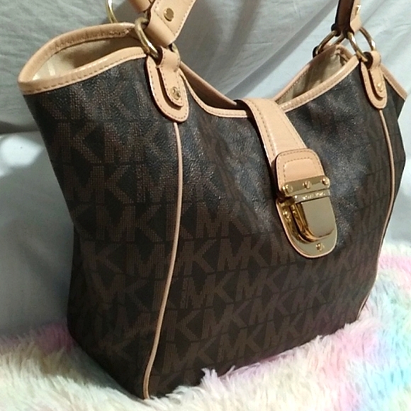 EASTER SALE! Authentic Michael Kors Jet Set Two Way  Shoulder bag Gently Used - Picture 3 of 16